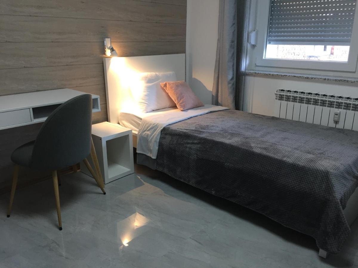 Apartman Sonas 2 With Free Private Parking Карловац Экстерьер фото