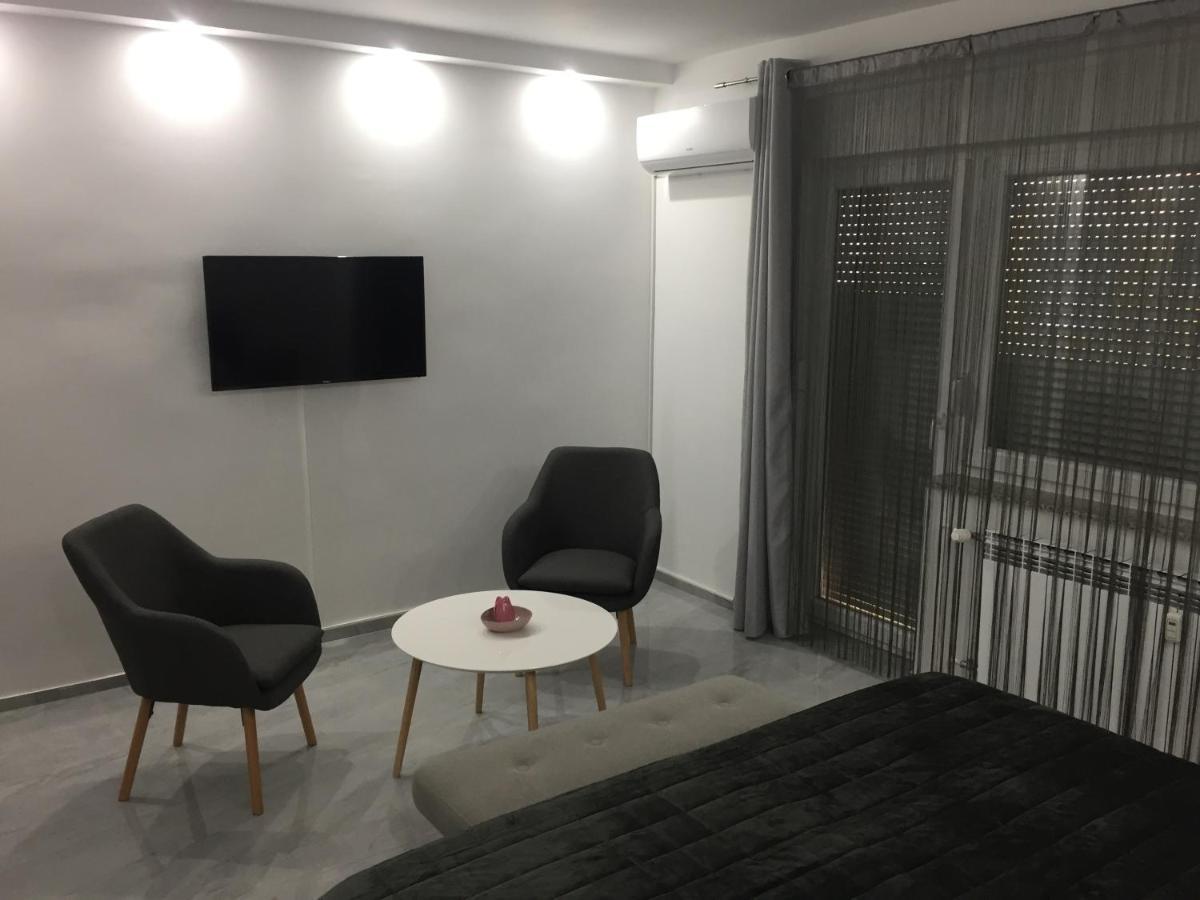Apartman Sonas 2 With Free Private Parking Карловац Экстерьер фото